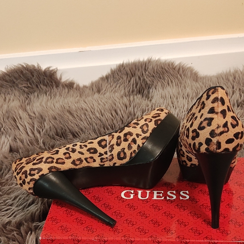 Guess Leopard Print Women's Shoes - Picture 5 of 5